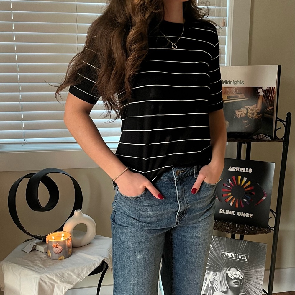 Banana Republic stripped black and white T-shirt, in great condition!